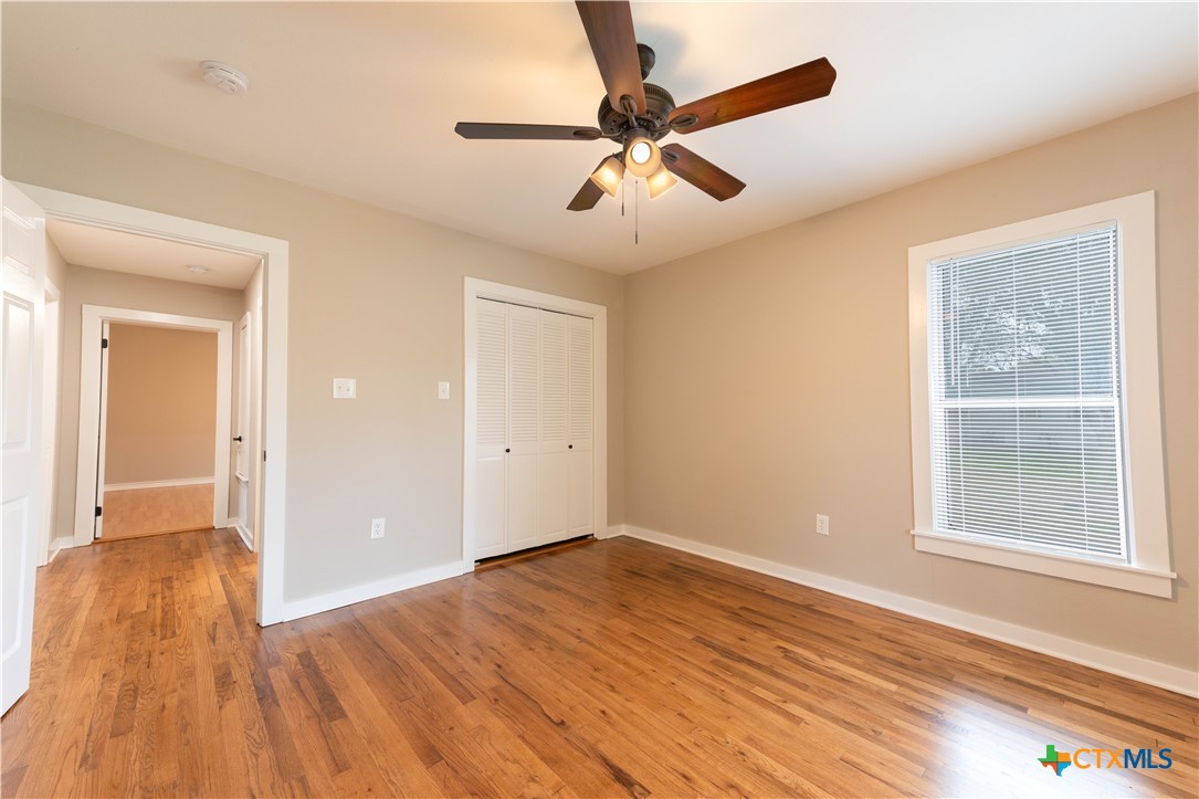 705 South Laurel Avenue Luling, TX 78648 - Photo 11 of 31