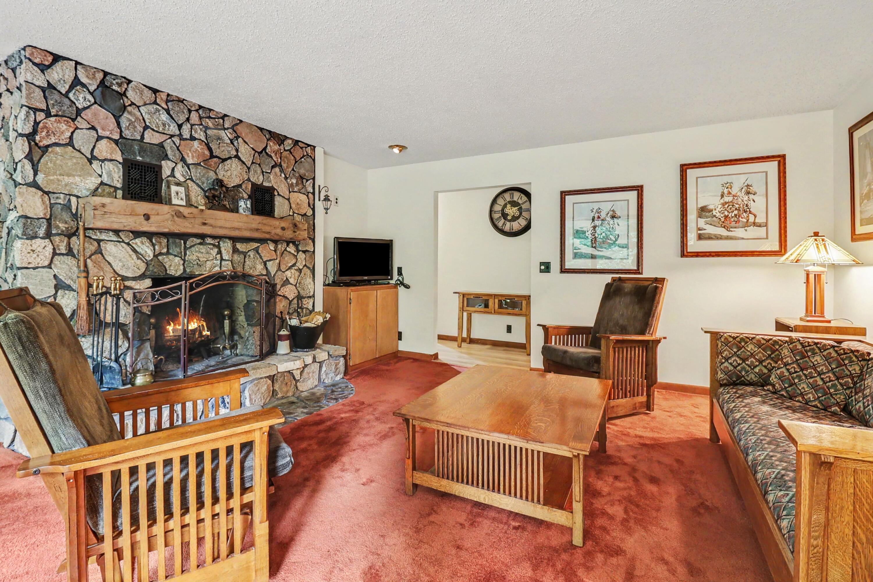 441 North Benson Road Fountain, MI 49410 - Photo 7 of 36 Livingroom