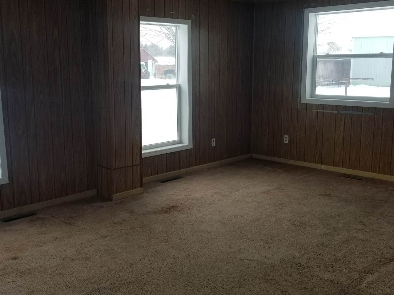 10611 South Crawford Road Shepherd, MI 48883 - Photo 7 of 23 1842751-6.JPG