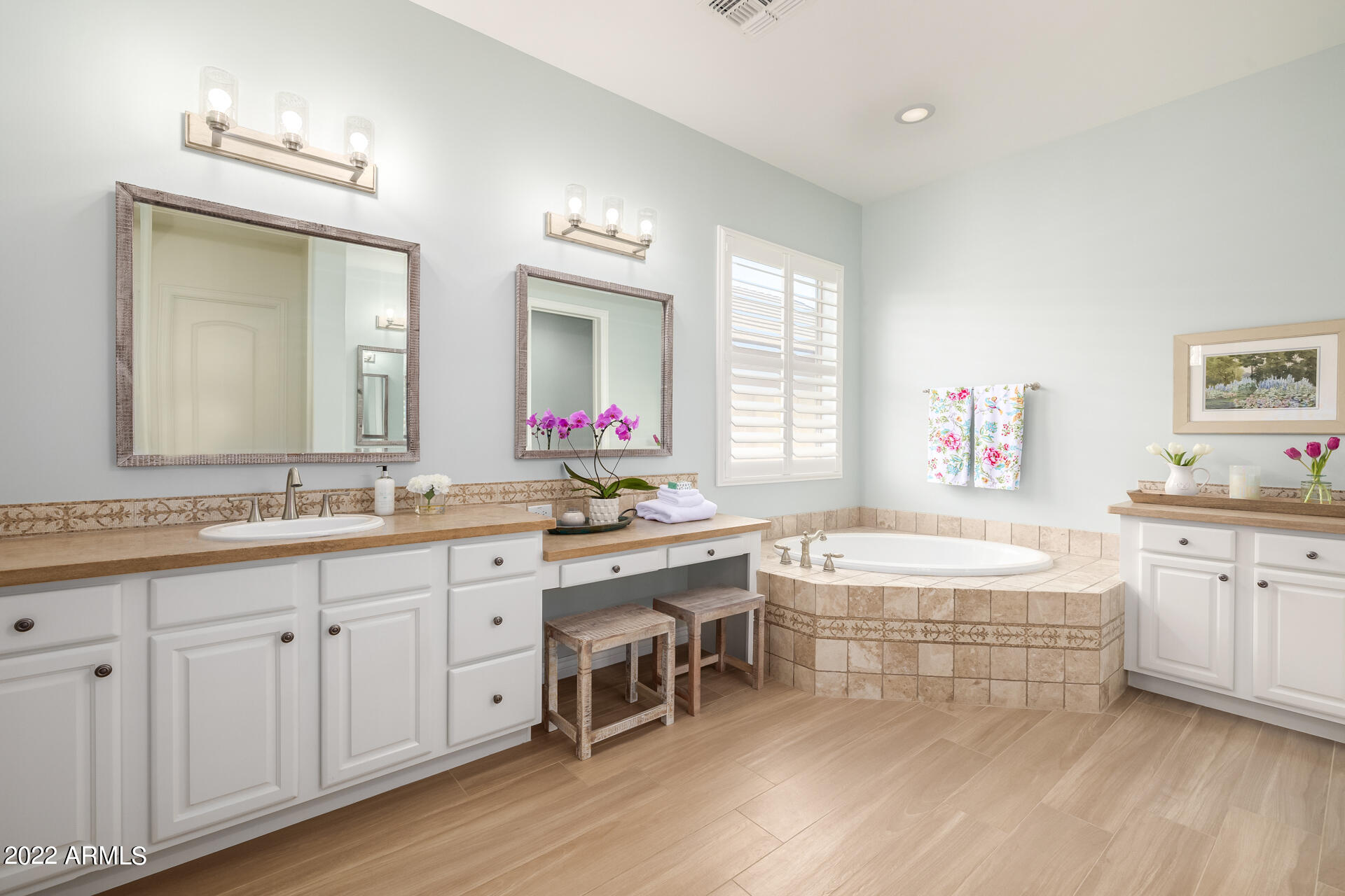 2822 East Warbler Road Gilbert, AZ 85297 - Photo 23 of 57 23 downstairs owner's suite