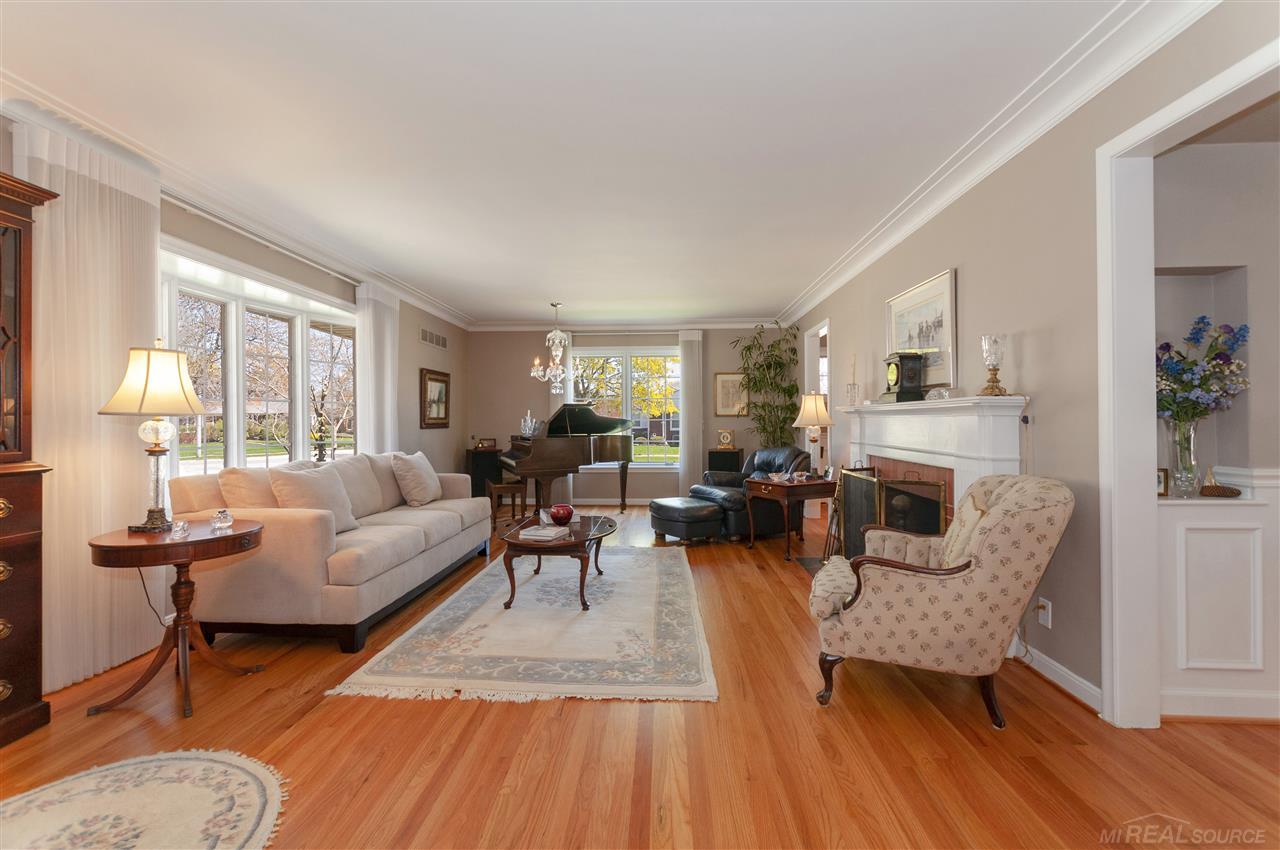 1415 South Renaud Road Grosse Pointe, MI 48236 - Photo 8 of 65 31386500-7.JPG