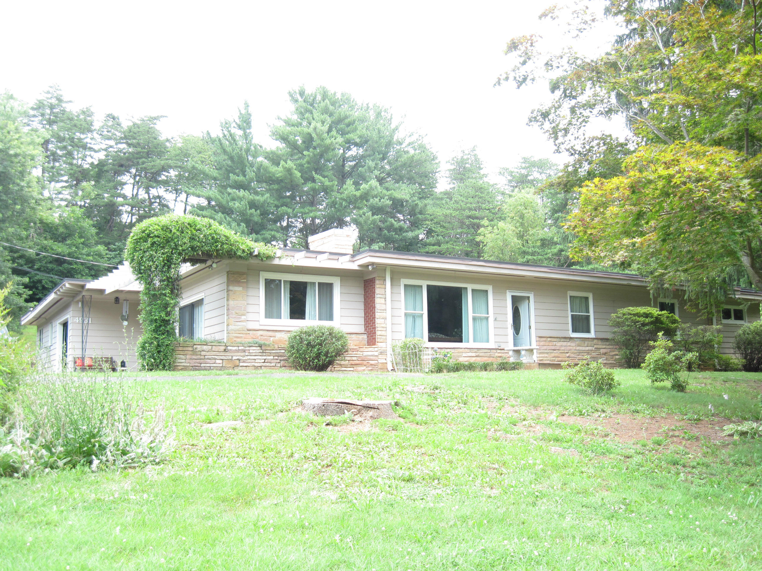 4931 Bower Road Roanoke, VA 24018 - Photo 3 of 48 002