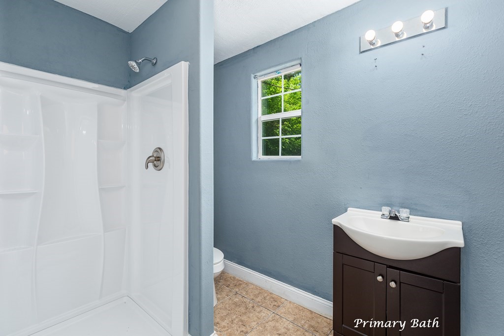 2915 Freeman Street Lufkin, TX 75901 - Photo 19 of 33 a bathroom with a sink and a mirror