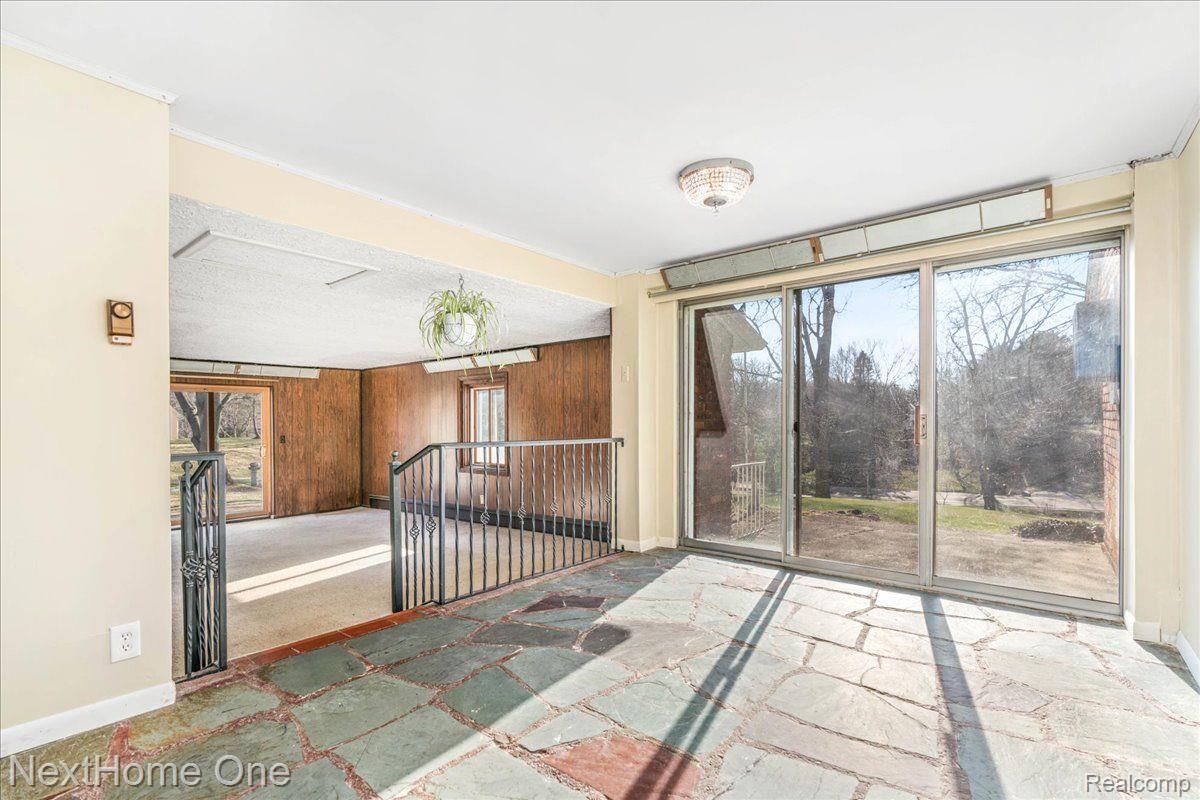 7785 Chilson Road Pinckney, MI 48169 - Photo 12 of 50 spacious dining area