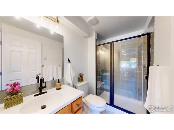 a black and white photo of a living room