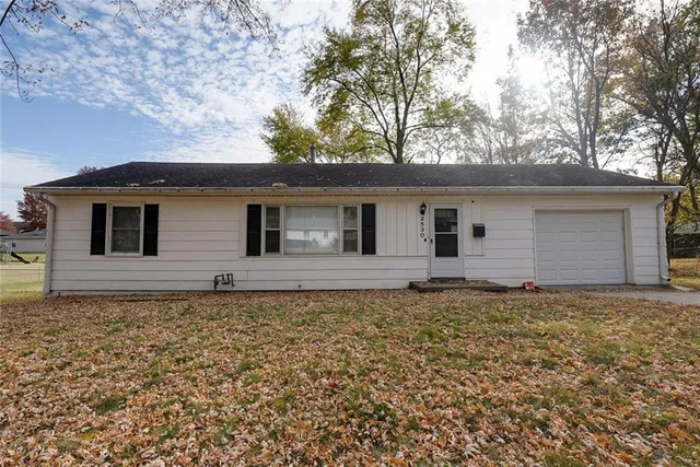 $200,000 | 2530 Queen Ridge Drive, Independence, MO 64055