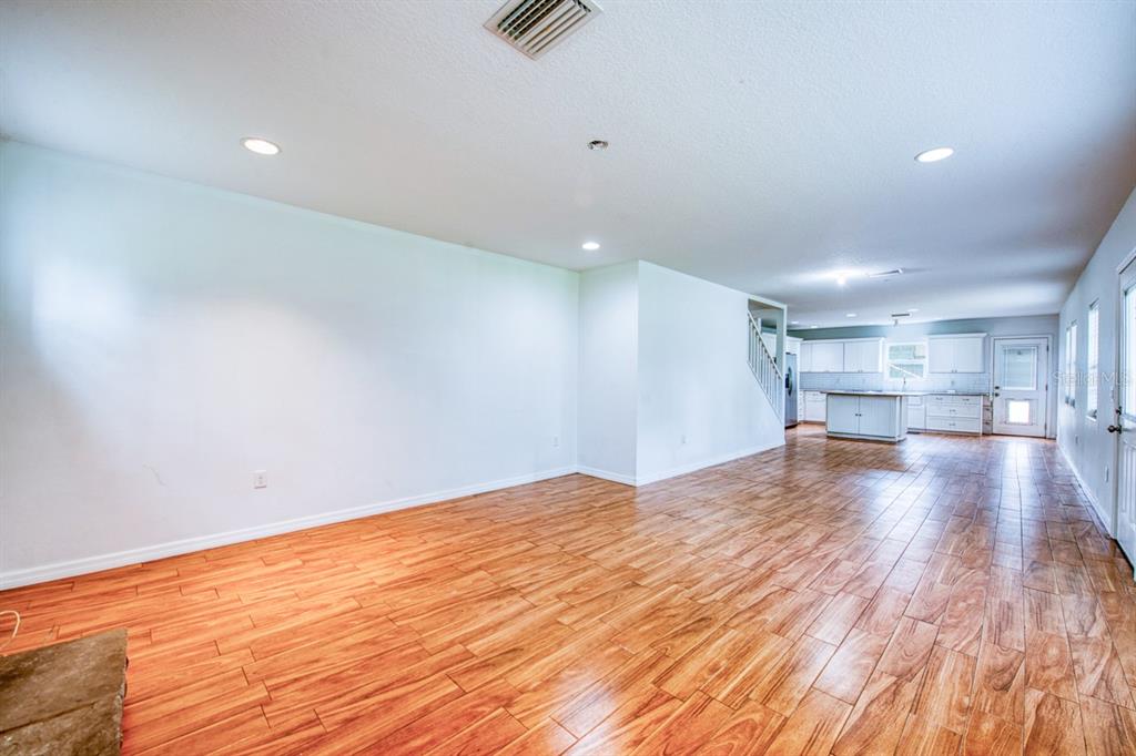 17321 Simmons Road Lutz, FL 33548 - Photo 4 of 40