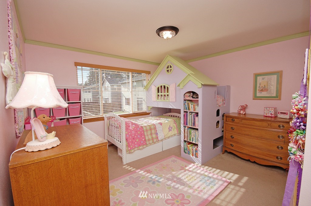 21107 1st Avenue West Bothell, WA 98021 - Photo 20 of 20 a bed room with a bed and a dresser