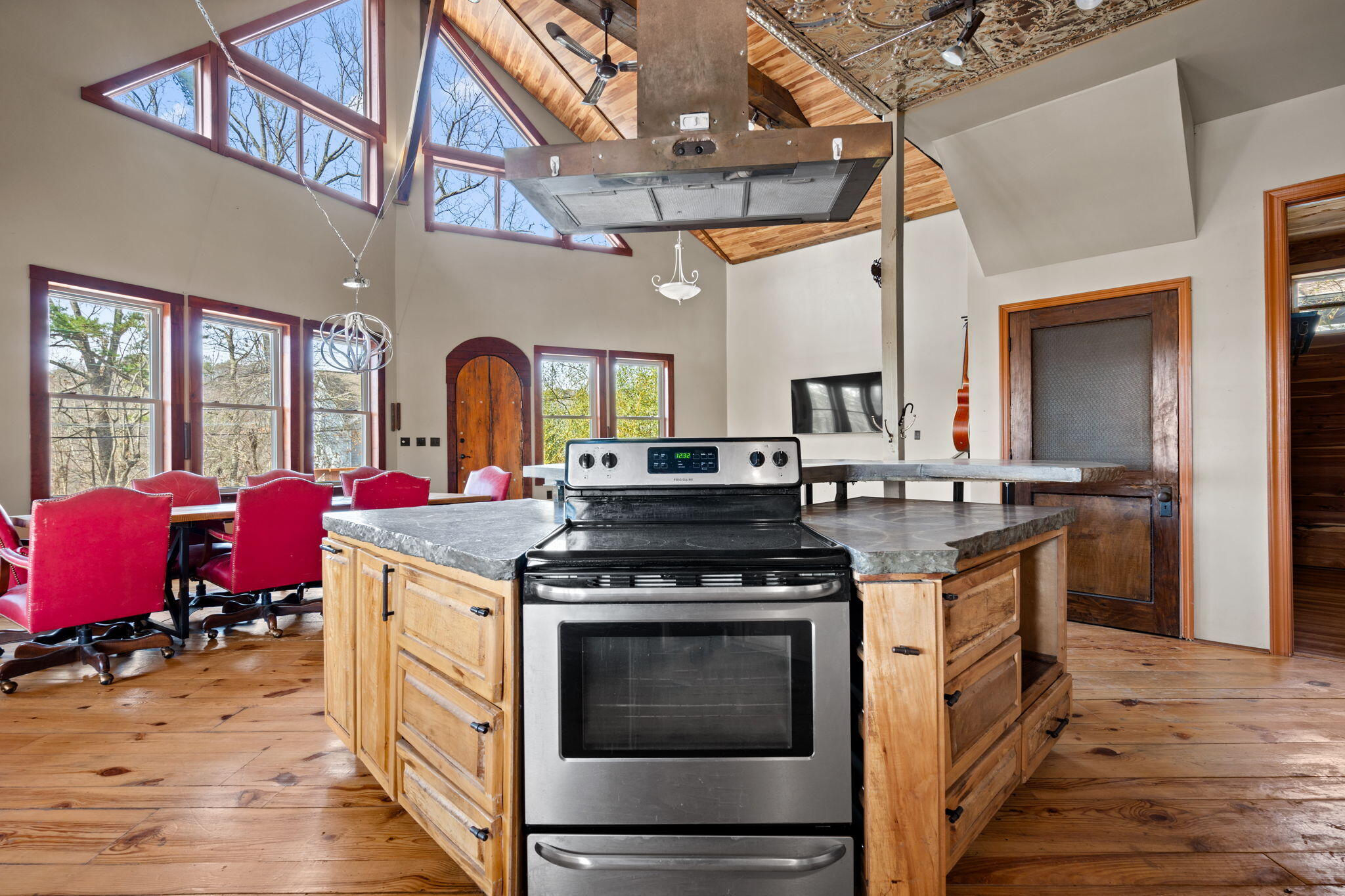 1014 Meroney Street Chattanooga, TN 37405 - Photo 19 of 57 19-web-or-mls-1014 Merony-Bekah C-4