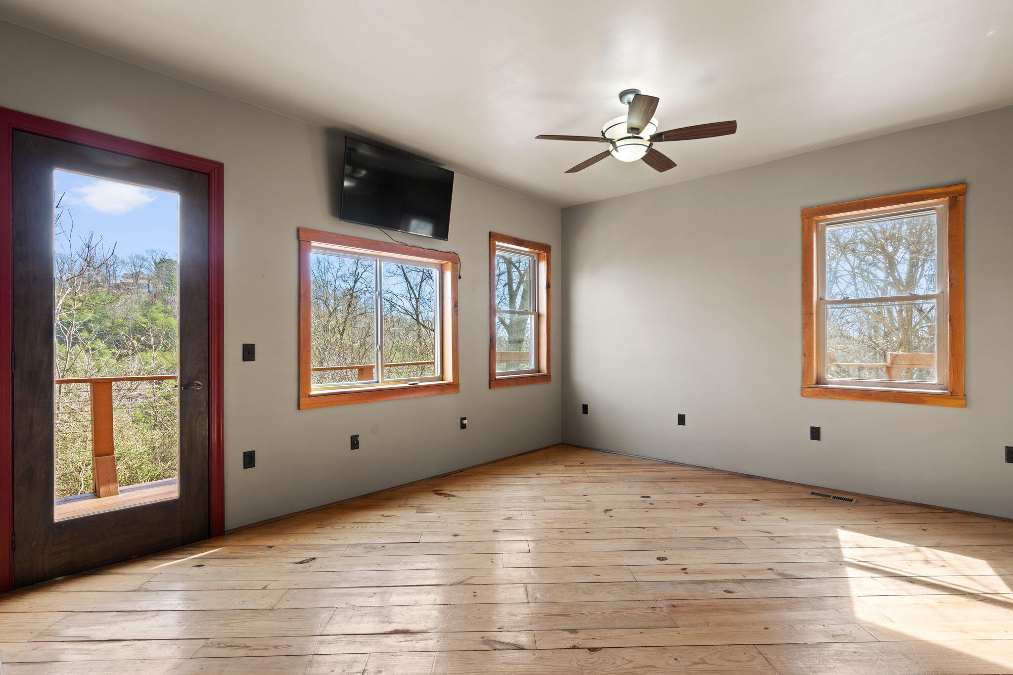 1014 Meroney Street Chattanooga, TN 37405 - Photo 26 of 57 26-web-or-mls-1014 Merony-Bekah C-11