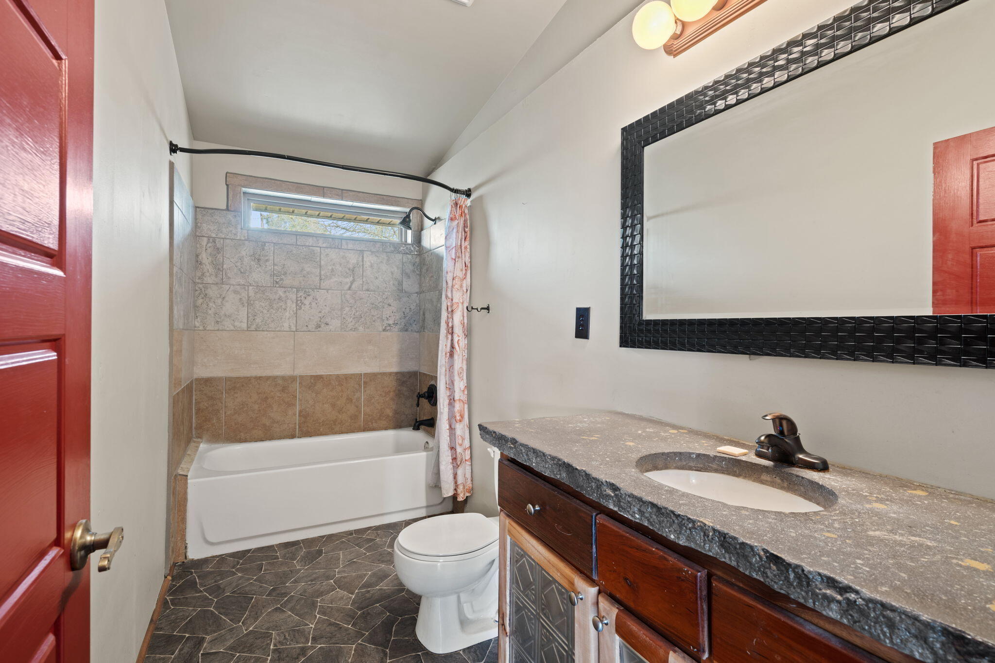 1014 Meroney Street Chattanooga, TN 37405 - Photo 48 of 57 48-web-or-mls-1014 Merony-Bekah C-52