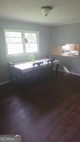 a view of empty room with window