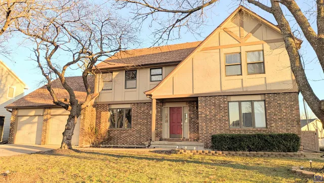 $338,500 | 2653 West Ridge Drive, Emporia, KS 66801