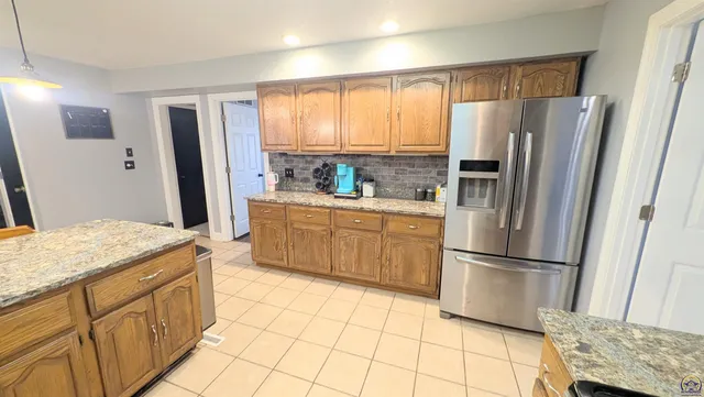 $338,500 | 2653 West Ridge Drive, Emporia, KS 66801