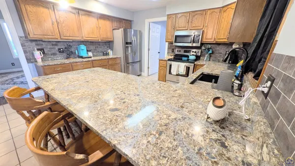 $329,900 | 2653 West Ridge Drive, Emporia, KS 66801