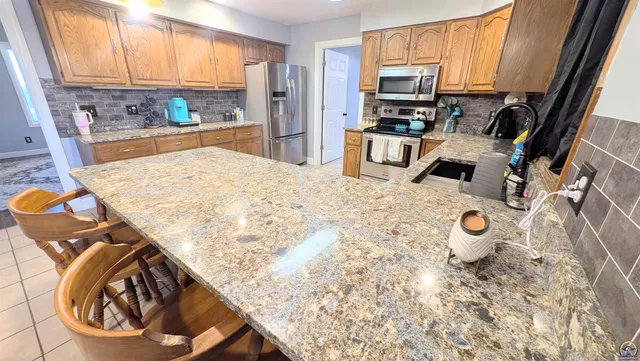 $338,500 | 2653 West Ridge Drive, Emporia, KS 66801