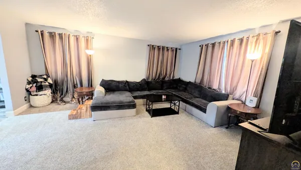 $329,900 | 2653 West Ridge Drive, Emporia, KS 66801