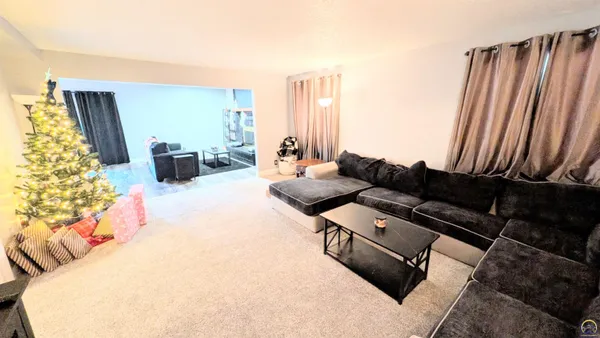 $329,900 | 2653 West Ridge Drive, Emporia, KS 66801