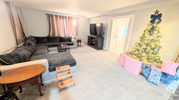 $329,900 | 2653 West Ridge Drive, Emporia, KS 66801