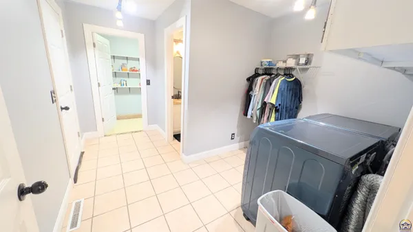 $329,900 | 2653 West Ridge Drive, Emporia, KS 66801