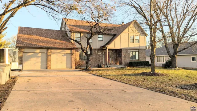 $338,500 | 2653 West Ridge Drive, Emporia, KS 66801