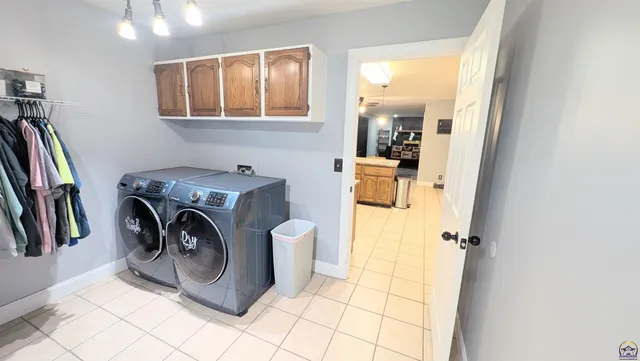 $338,500 | 2653 West Ridge Drive, Emporia, KS 66801