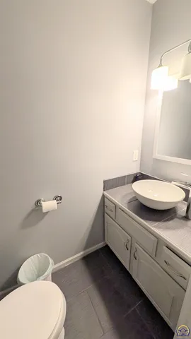 $338,500 | 2653 West Ridge Drive, Emporia, KS 66801