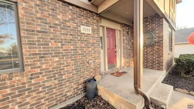 $338,500 | 2653 West Ridge Drive, Emporia, KS 66801