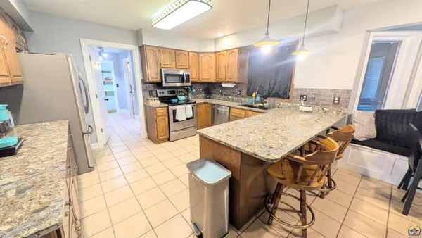 $329,900 | 2653 West Ridge Drive, Emporia, KS 66801