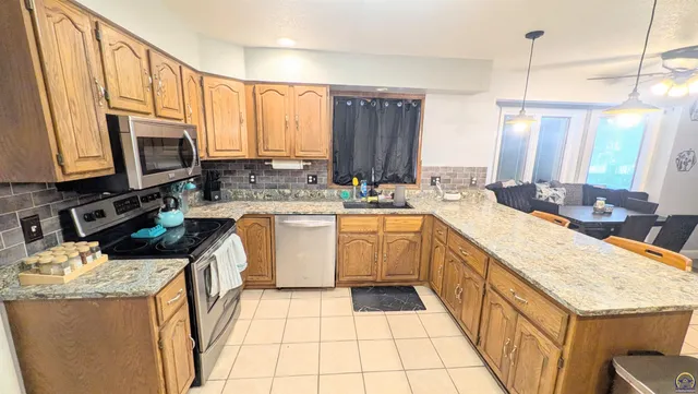 $338,500 | 2653 West Ridge Drive, Emporia, KS 66801