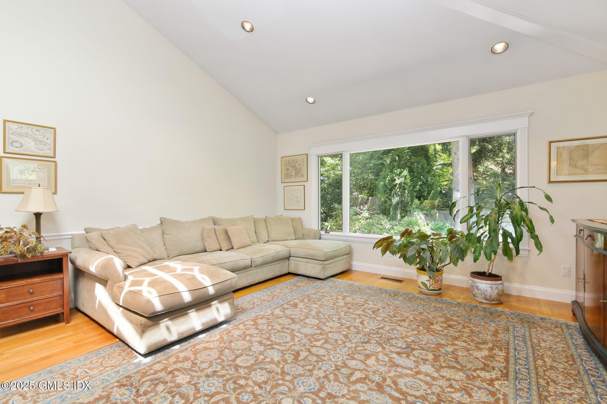 23 Westview Place Riverside, CT 06878 - Photo 17 of 42 Familyroom