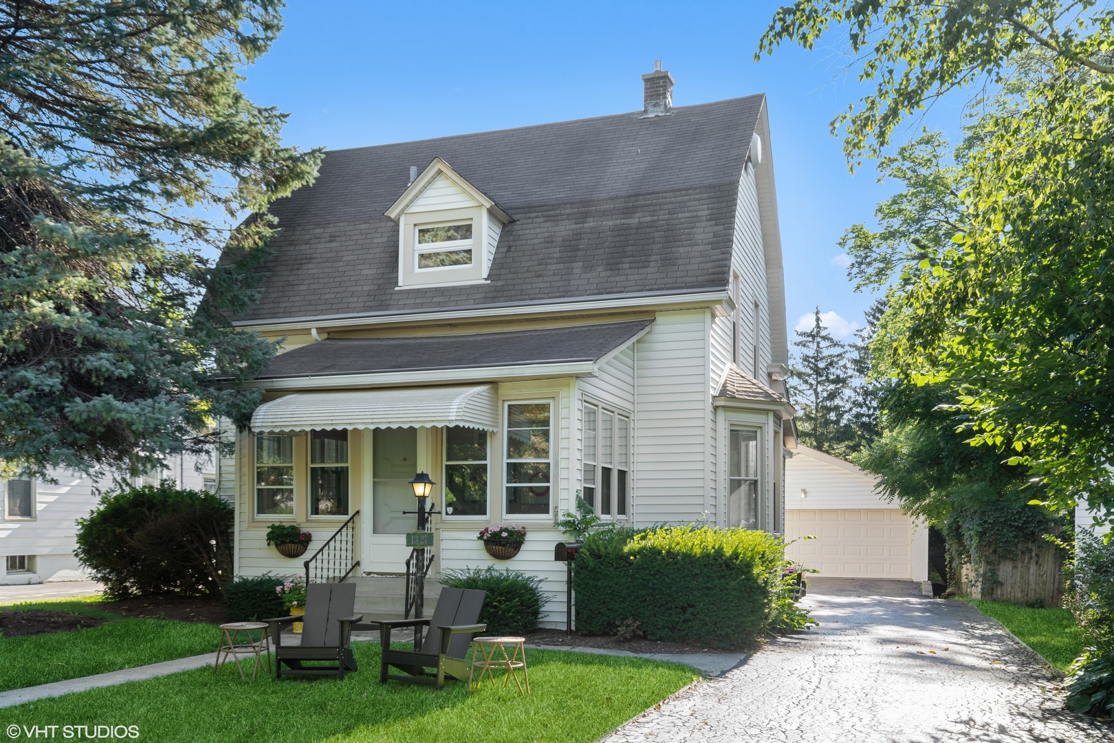 1327 Edgewood Road Lake Forest, IL 60045 - Photo 1 of 12