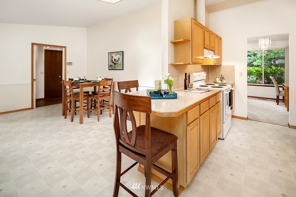 7019 179th Street Southwest Edmonds, WA 98026 - Photo 4 of 16 Gallery Image 4