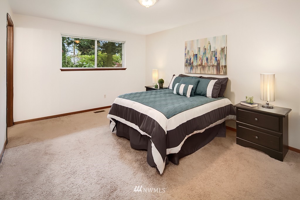 7019 179th Street Southwest Edmonds, WA 98026 - Photo 9 of 16 Gallery Image 9