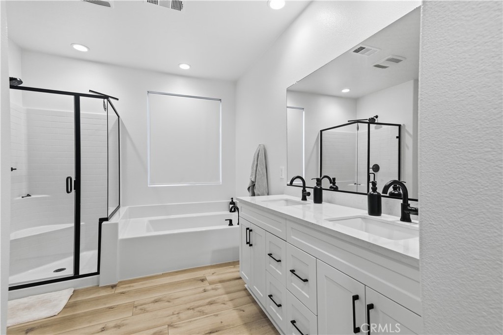 1224 Joshua Tree Road Calimesa, CA 92320 - Photo 24 of 38 Master bathroom