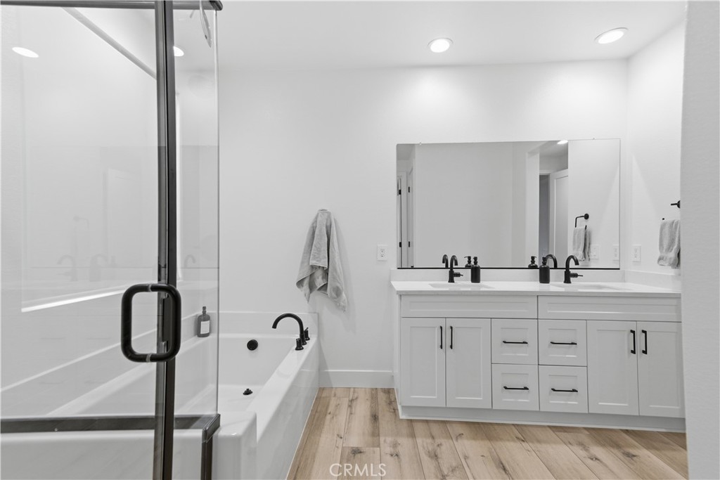 1224 Joshua Tree Road Calimesa, CA 92320 - Photo 25 of 38 Master bathroom