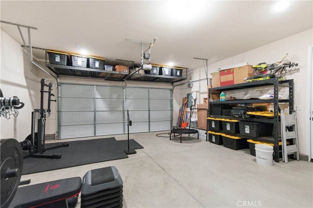 1224 Joshua Tree Road Calimesa, CA 92320 - Photo 28 of 38 Garage