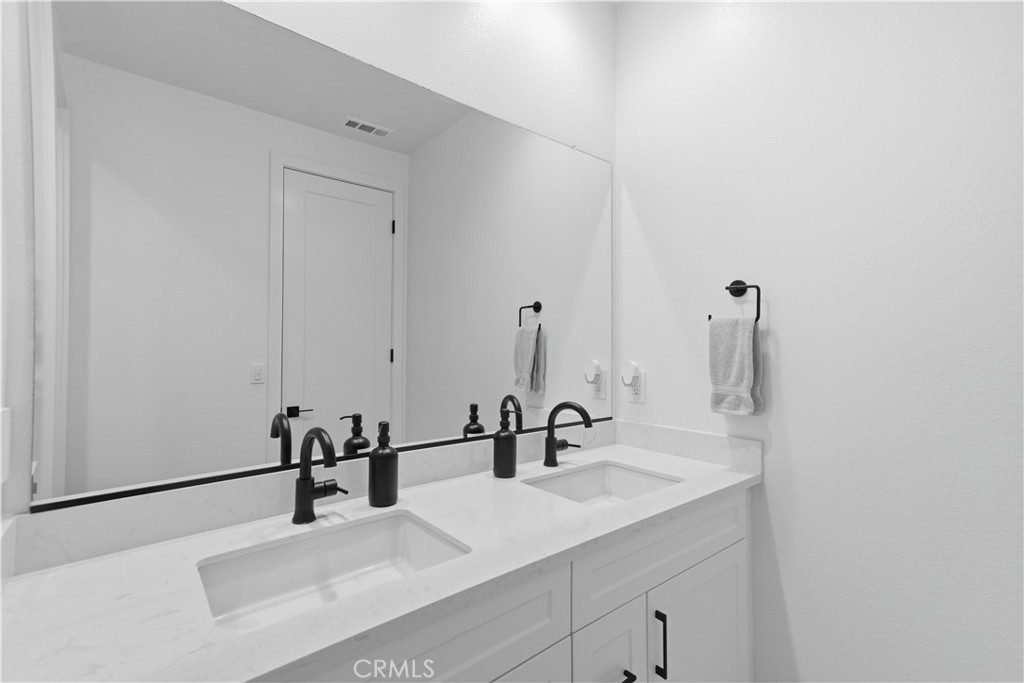 1224 Joshua Tree Road Calimesa, CA 92320 - Photo 9 of 38 Guest bathroom 1