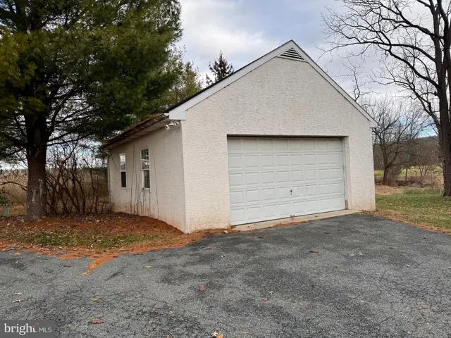 $2,650 | 180 Sassamansville Road, Gilbertsville, PA 19525