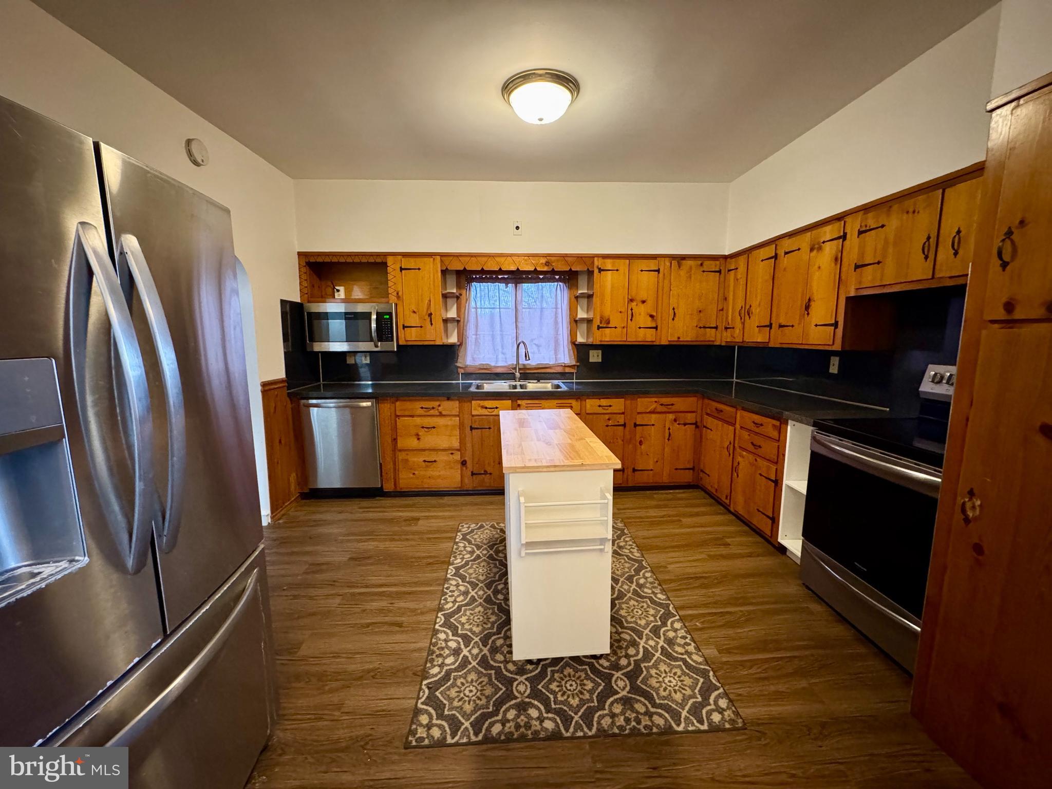 180 Sassamansville Road Gilbertsville, PA 19525 - Photo 3 of 20 a kitchen with granite countertop a refrigerator and a stove top oven