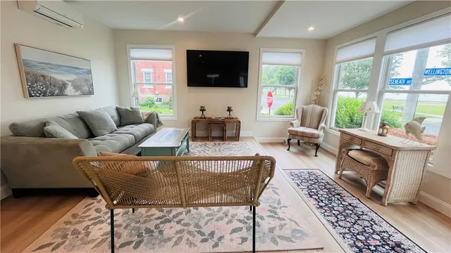 $3,200 | 115 Wellington Avenue, Unit 1, Newport, RI 02840