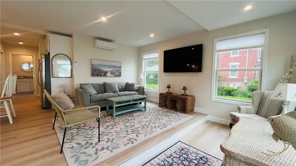 $3,000 | 115 Wellington Avenue, Unit 1, Newport, RI 02840