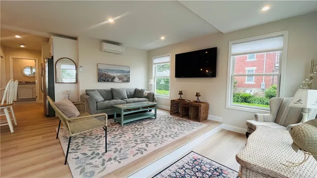 $3,200 | 115 Wellington Avenue, Unit 1, Newport, RI 02840