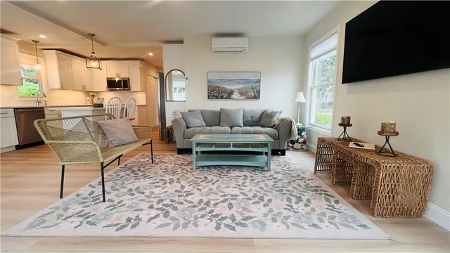 $3,200 | 115 Wellington Avenue, Unit 1, Newport, RI 02840