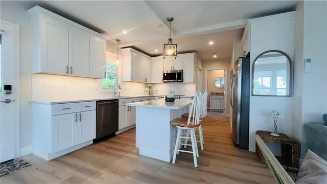 $3,200 | 115 Wellington Avenue, Unit 1, Newport, RI 02840