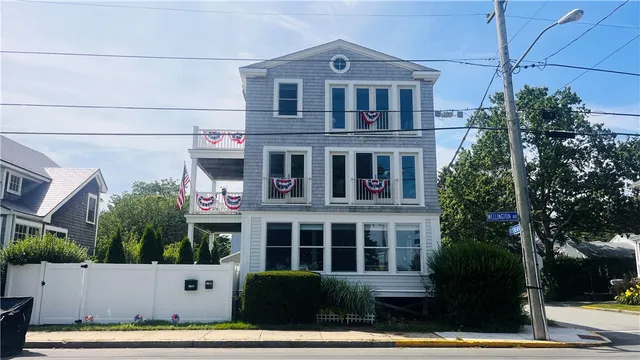 $3,200 | 115 Wellington Avenue, Unit 1, Newport, RI 02840