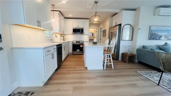$3,000 | 115 Wellington Avenue, Unit 1, Newport, RI 02840