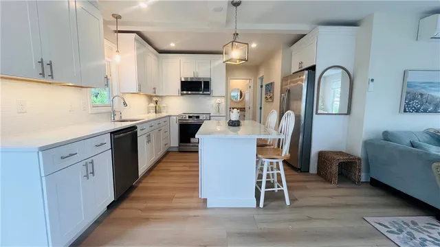 $3,200 | 115 Wellington Avenue, Unit 1, Newport, RI 02840