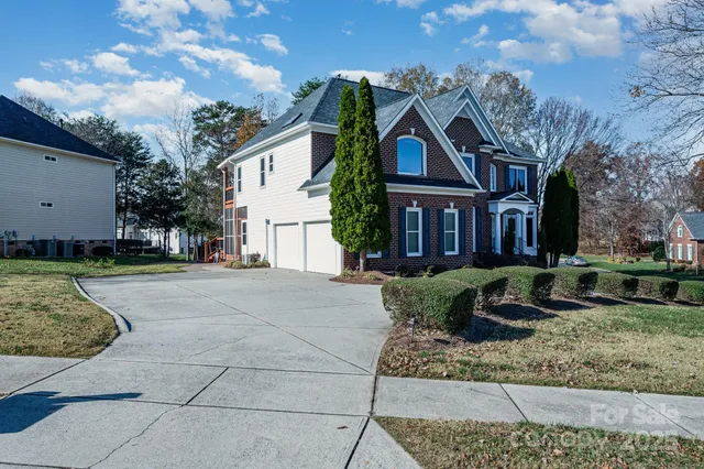 $795,000 | 10927 Parkleigh Drive, Charlotte, NC 28262