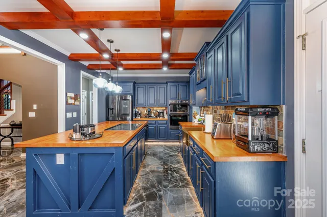 $795,000 | 10927 Parkleigh Drive, Charlotte, NC 28262